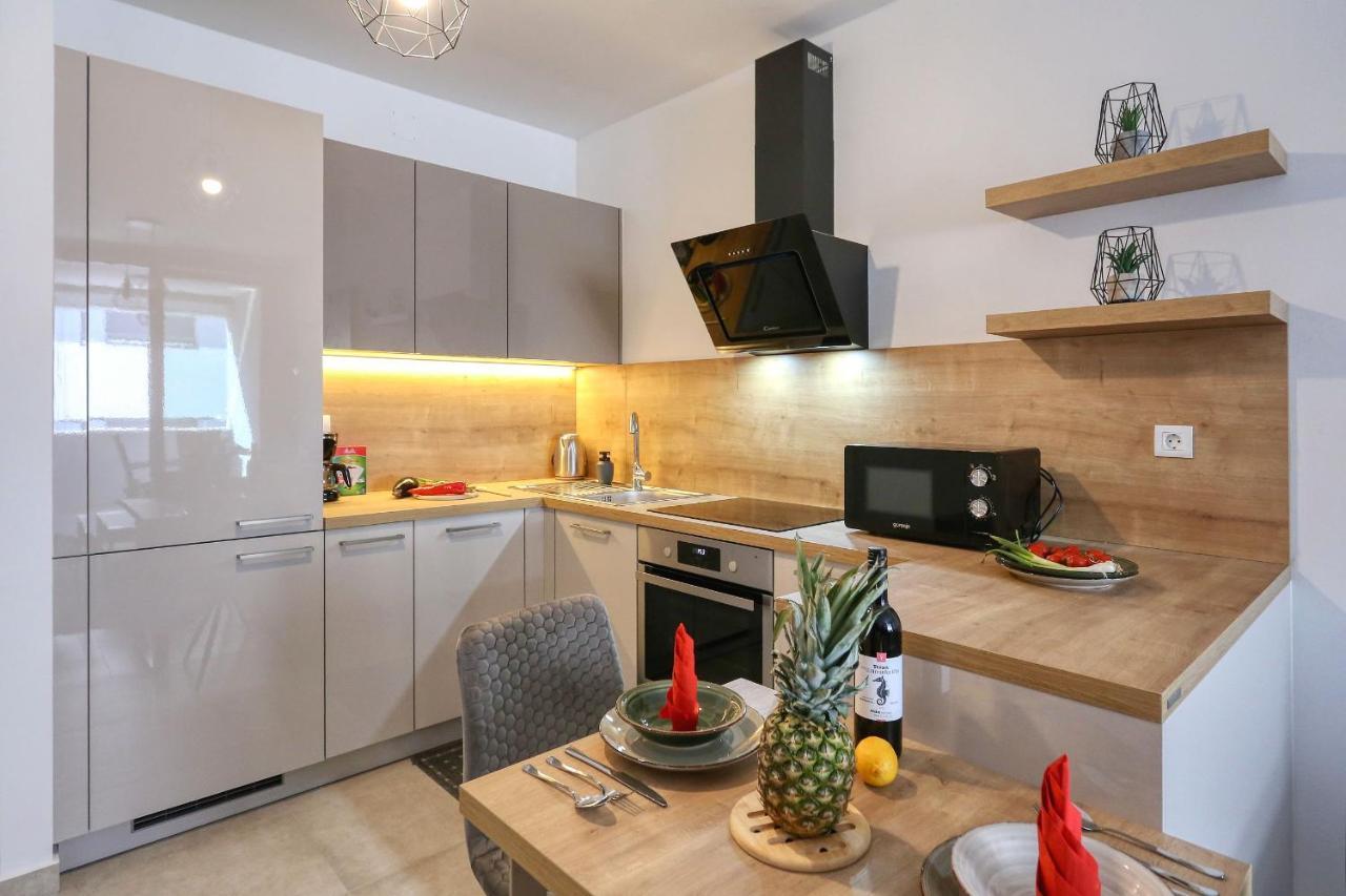 Apartments Luna With Free Parking Zadar Eksteriør bilde